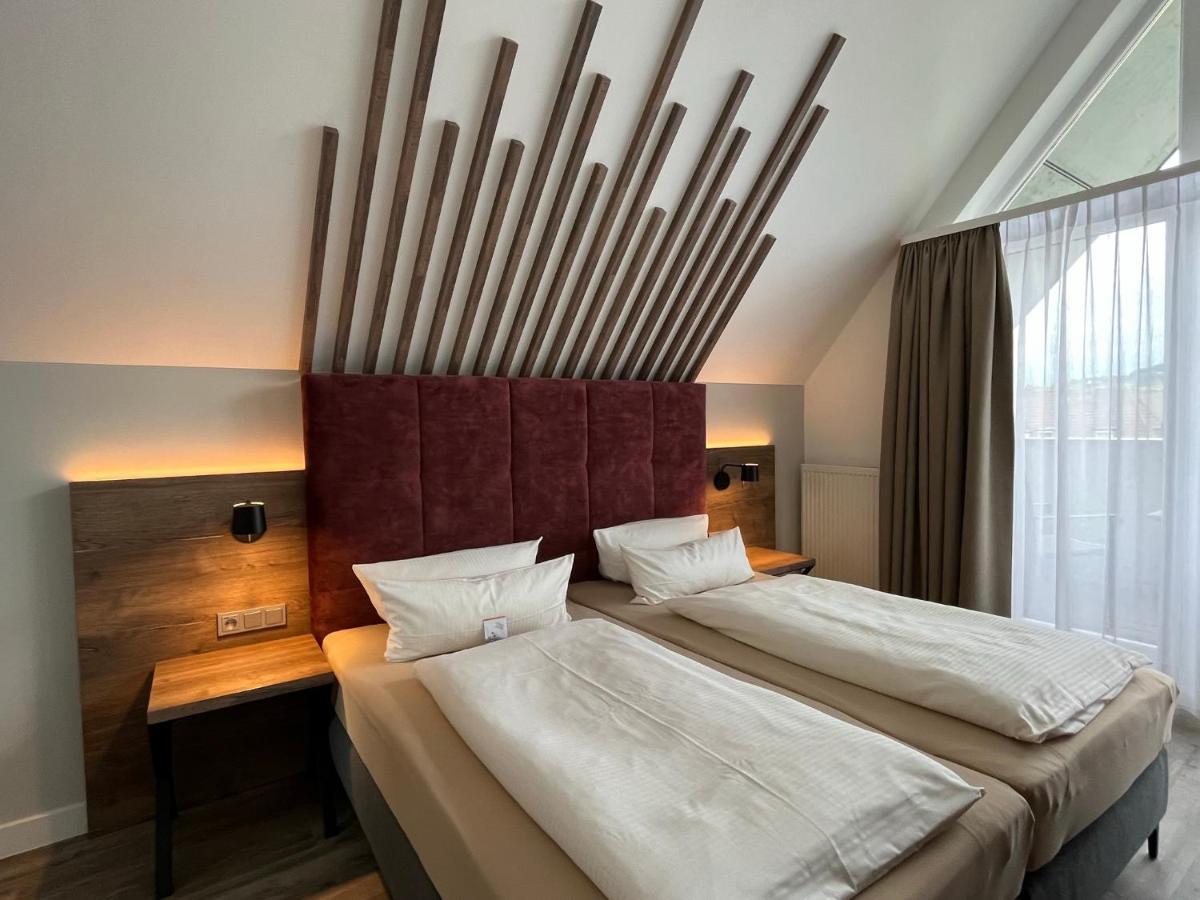 Hotel Mainpromenade ***S คาร์ลชตัดท์ ภายนอก รูปภาพ