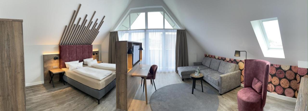 Hotel Mainpromenade ***S คาร์ลชตัดท์ ภายนอก รูปภาพ