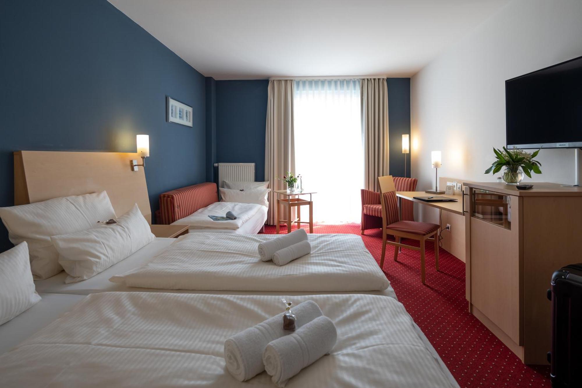 Hotel Mainpromenade ***S คาร์ลชตัดท์ ภายนอก รูปภาพ