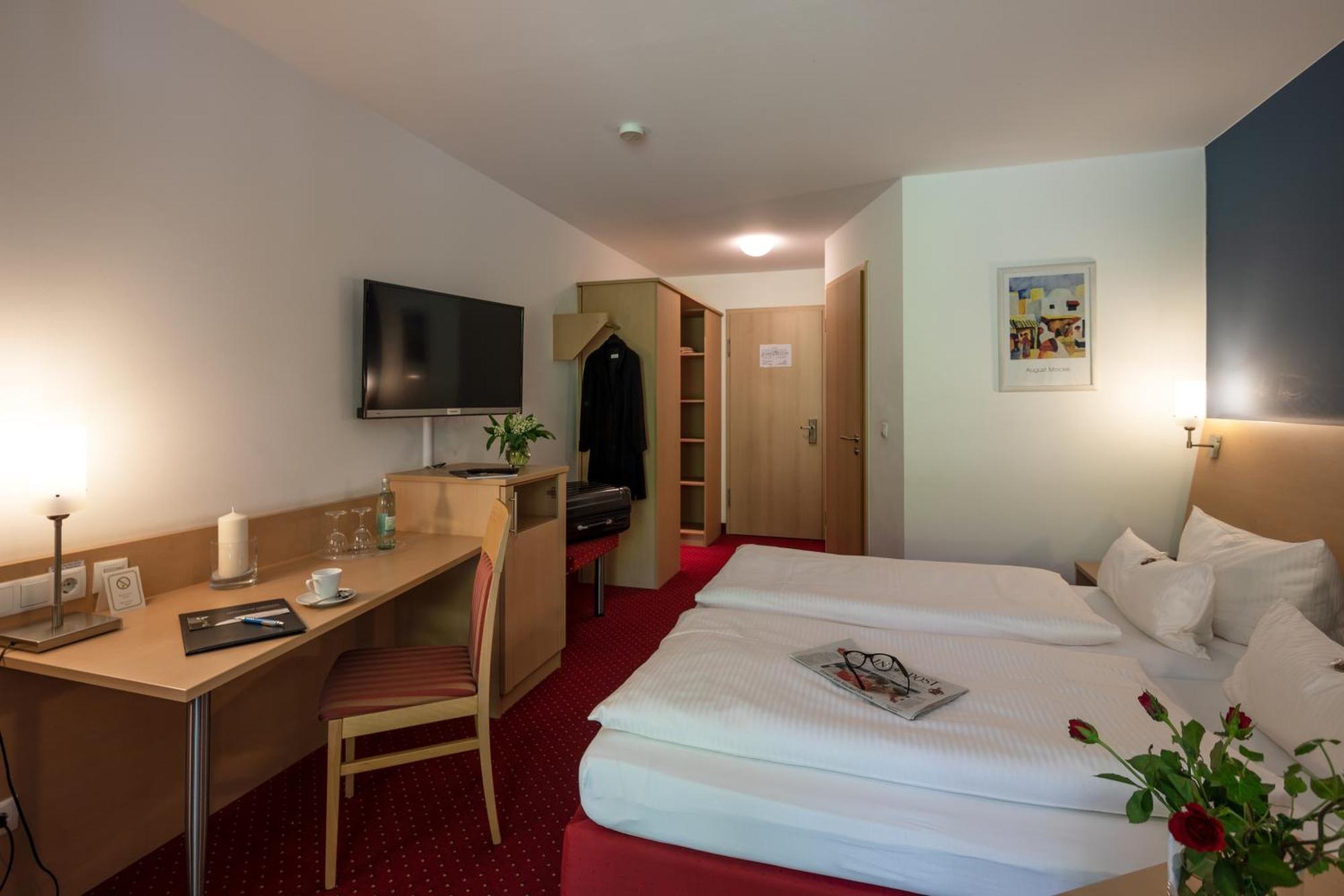 Hotel Mainpromenade ***S คาร์ลชตัดท์ ภายนอก รูปภาพ