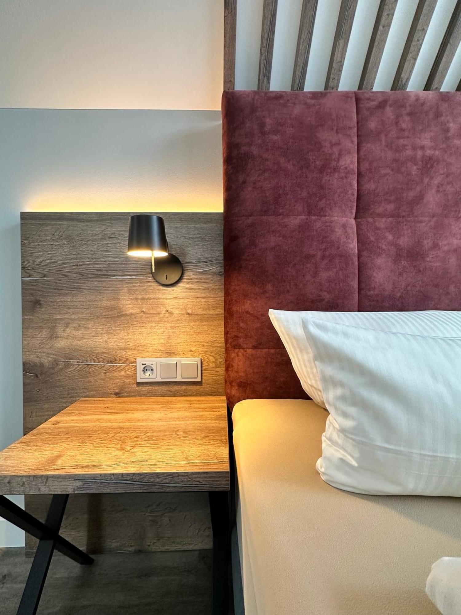 Hotel Mainpromenade ***S คาร์ลชตัดท์ ภายนอก รูปภาพ