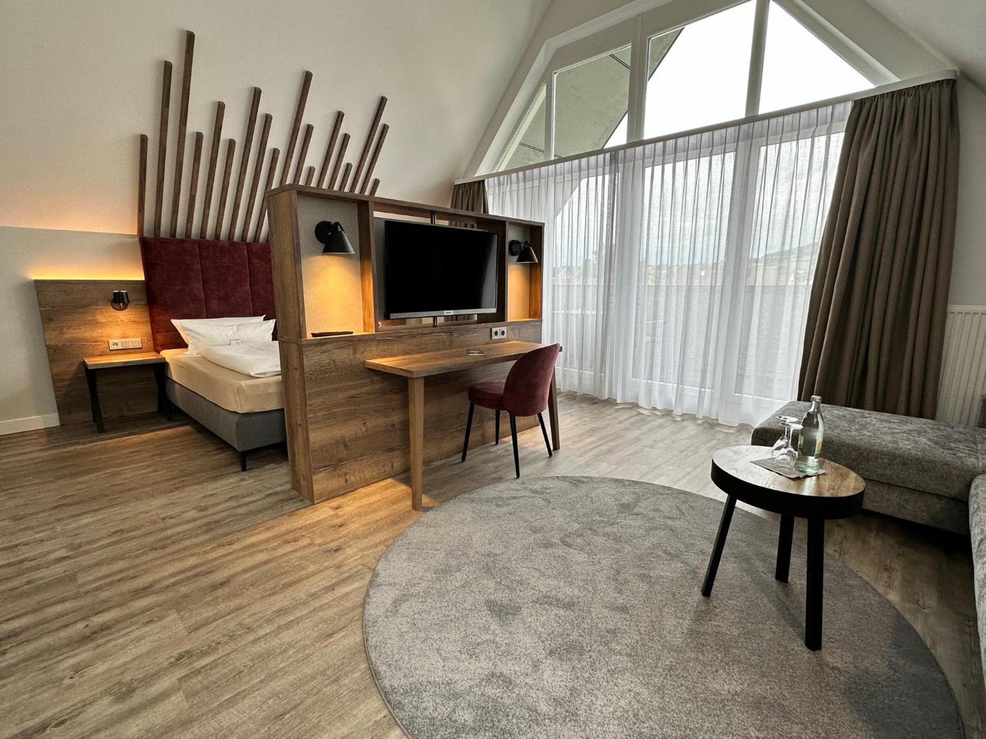 Hotel Mainpromenade ***S คาร์ลชตัดท์ ภายนอก รูปภาพ