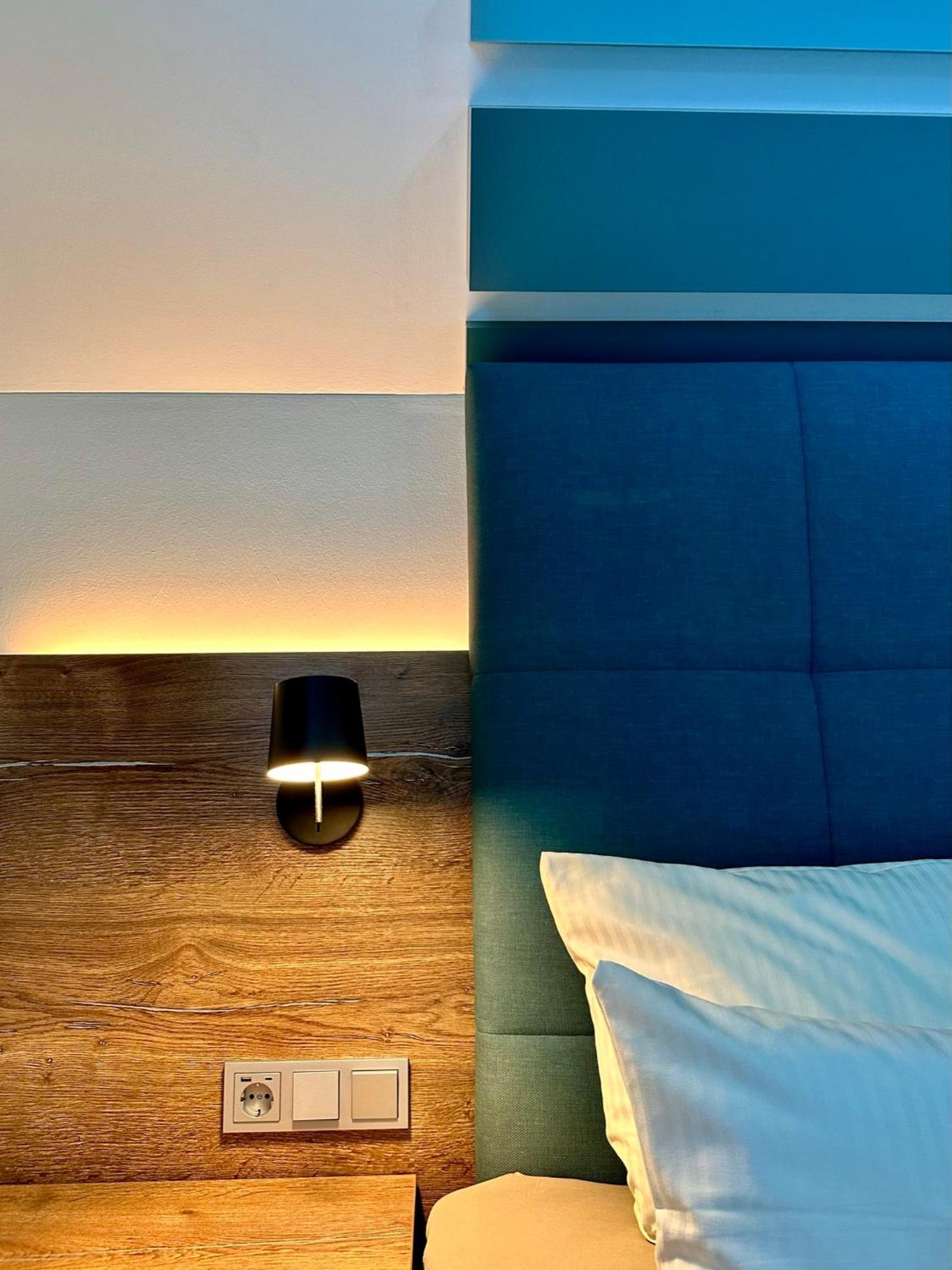 Hotel Mainpromenade ***S คาร์ลชตัดท์ ภายนอก รูปภาพ