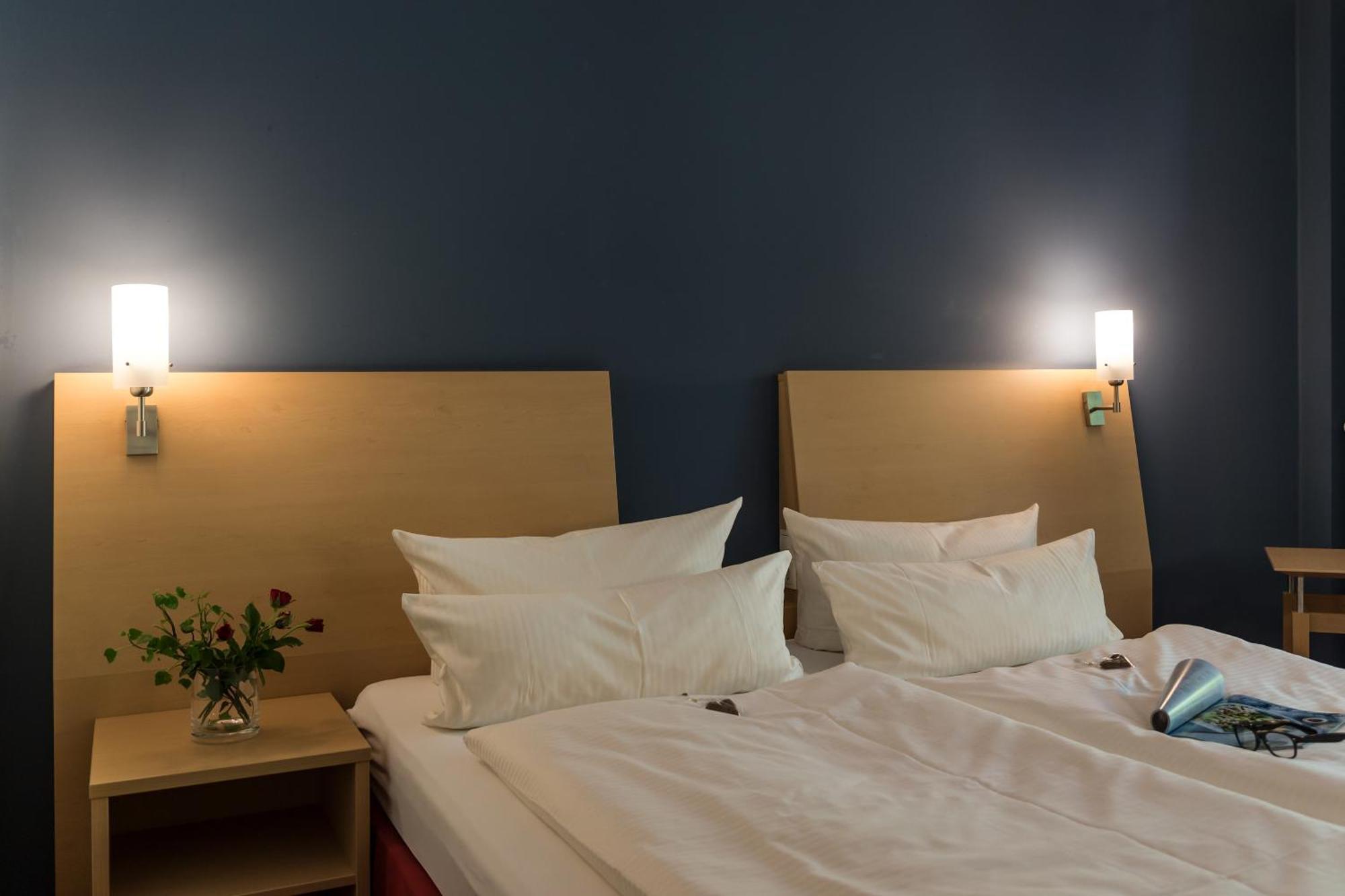 Hotel Mainpromenade ***S คาร์ลชตัดท์ ภายนอก รูปภาพ