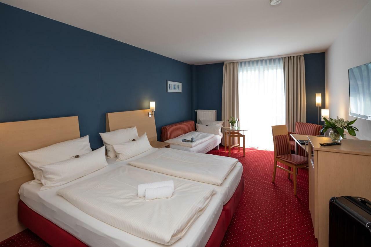 Hotel Mainpromenade ***S คาร์ลชตัดท์ ภายนอก รูปภาพ